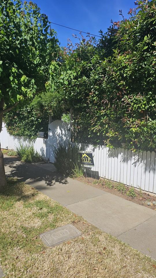 236 W 20th St #B - Photo 4 of 18