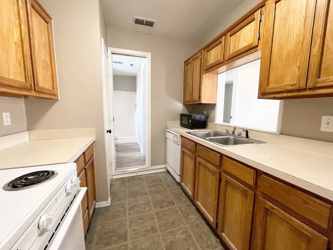 411 North Carroll Boulevardpearl Street #3 - Photo 2 of 10