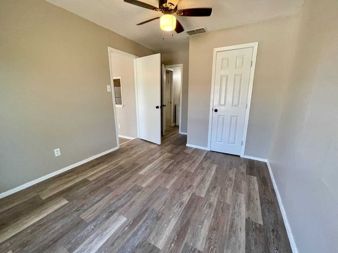 411 North Carroll Boulevardpearl Street #3 - Photo 3 of 10