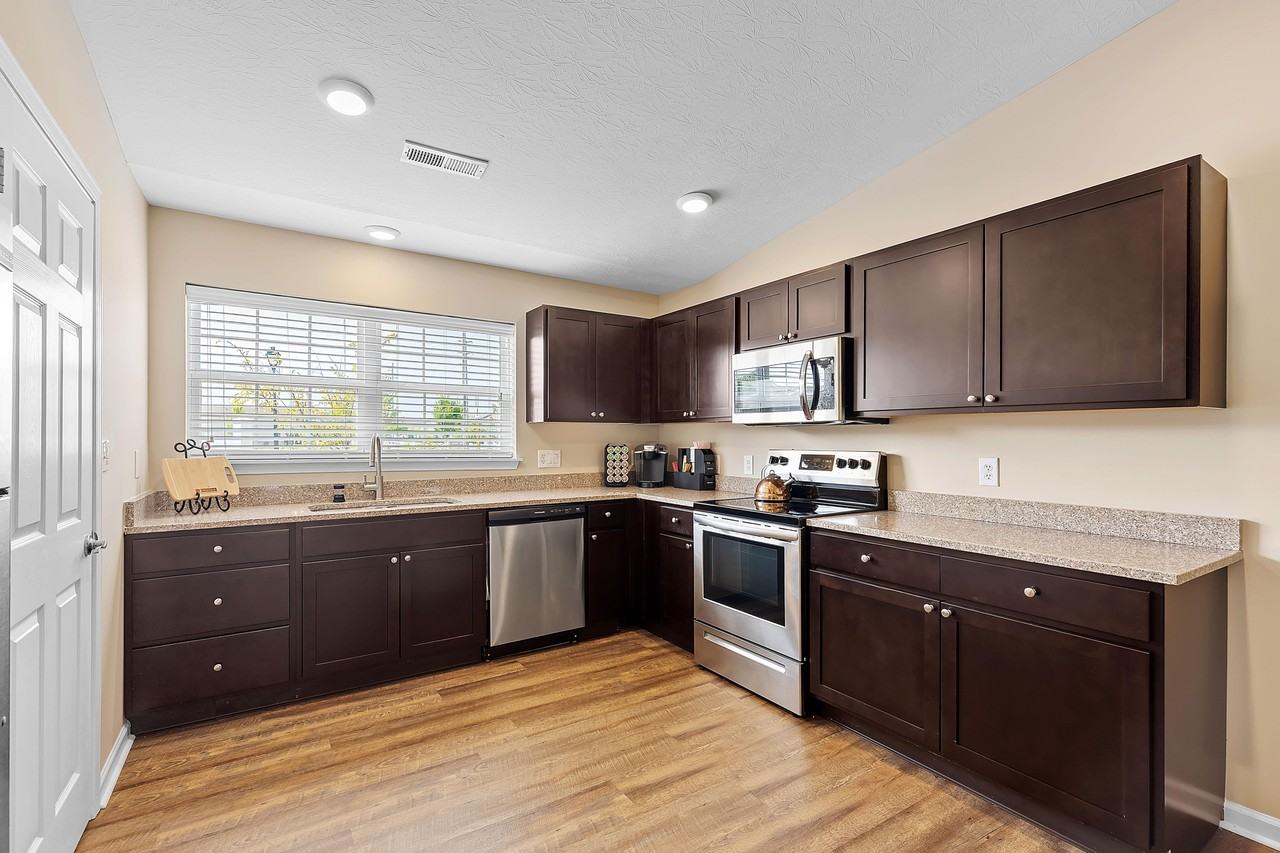 Redwood Westfield Hamilton Way - Photo 6 of 20