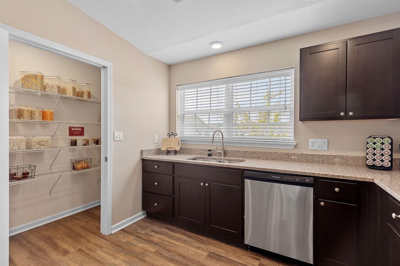 Redwood Westfield Hamilton Way - Photo 7 of 20