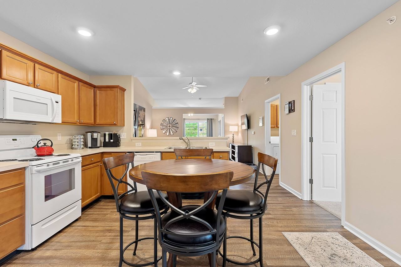 Redwood Westfield Myra Way - Photo 4 of 20