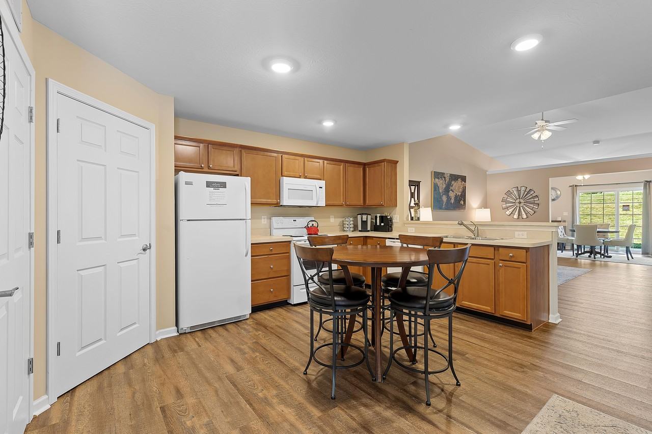 Redwood Westfield Myra Way - Photo 5 of 20