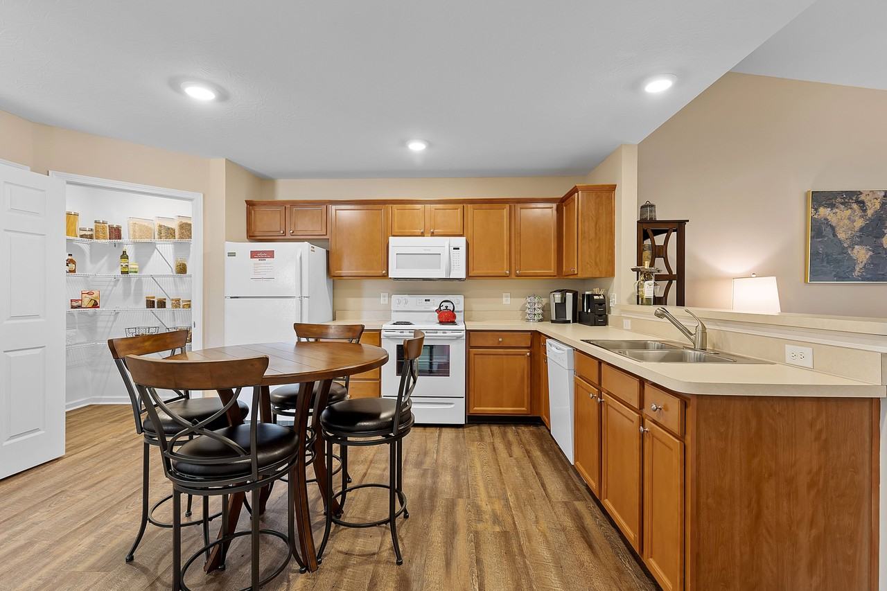 Redwood Westfield Myra Way - Photo 6 of 20