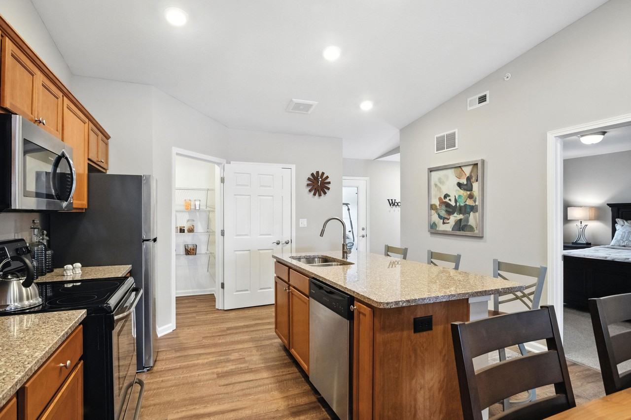 Redwood Plainfield - Photo 5 of 19