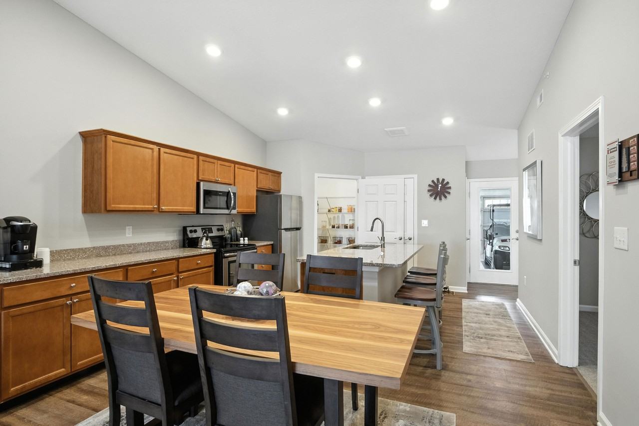 Redwood Plainfield - Photo 6 of 19
