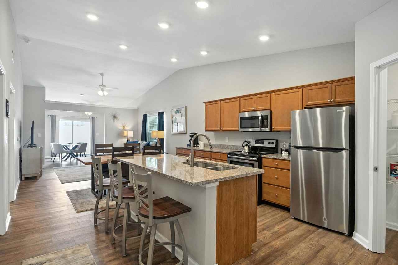 Redwood Plainfield - Photo 7 of 19