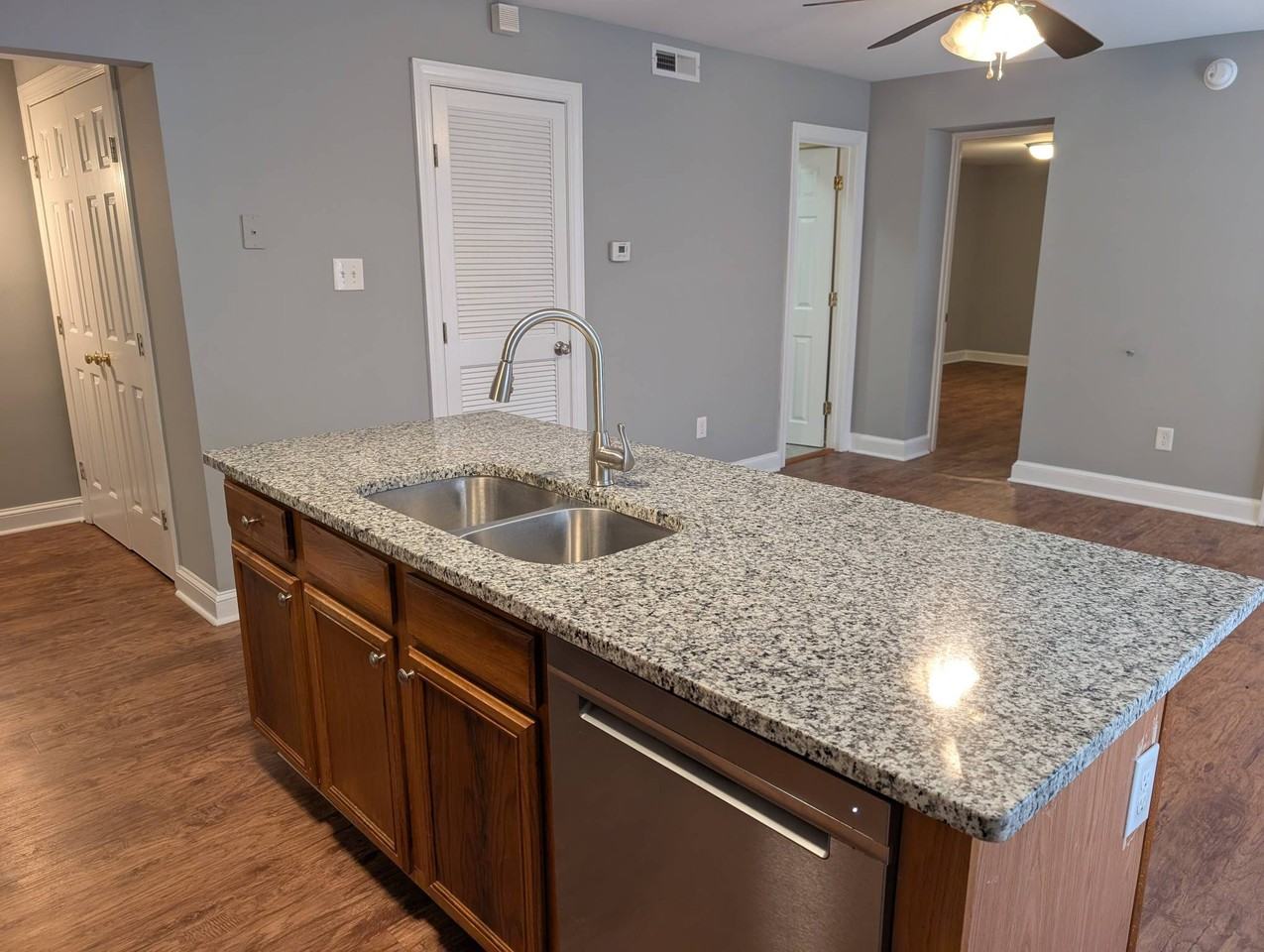 2115 E Marshall St - Photo 5 of 26