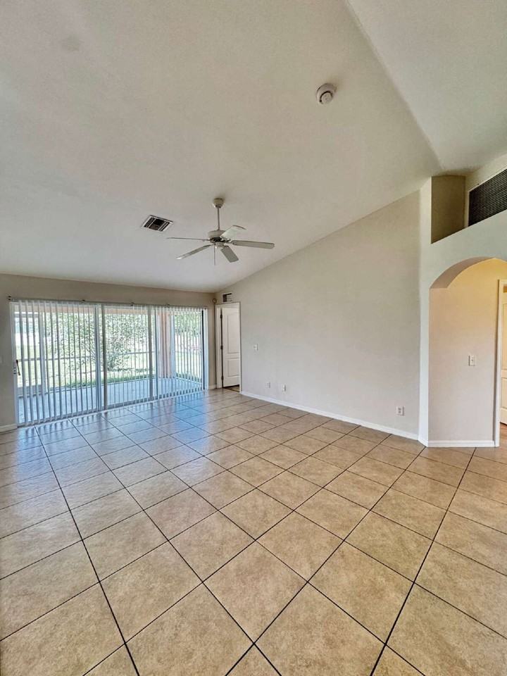 2904 44th St Sw - Photo 3 of 50