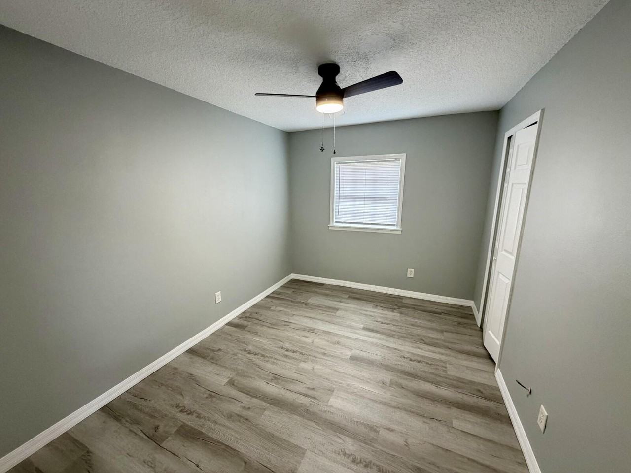 558 E Desoto St - Photo 6 of 11