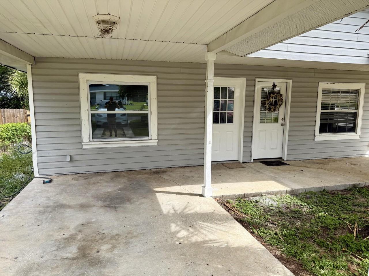 558 E Desoto St - Photo 4 of 11