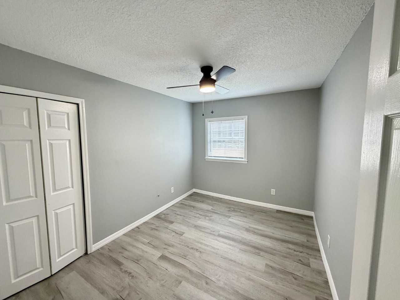 558 E Desoto St - Photo 5 of 11