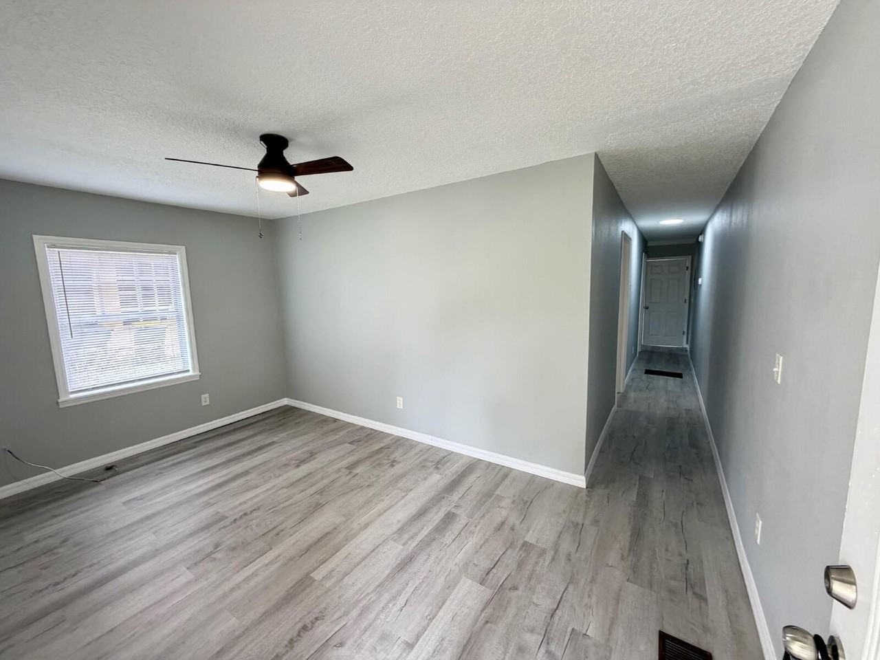 558 E Desoto St - Photo 7 of 11