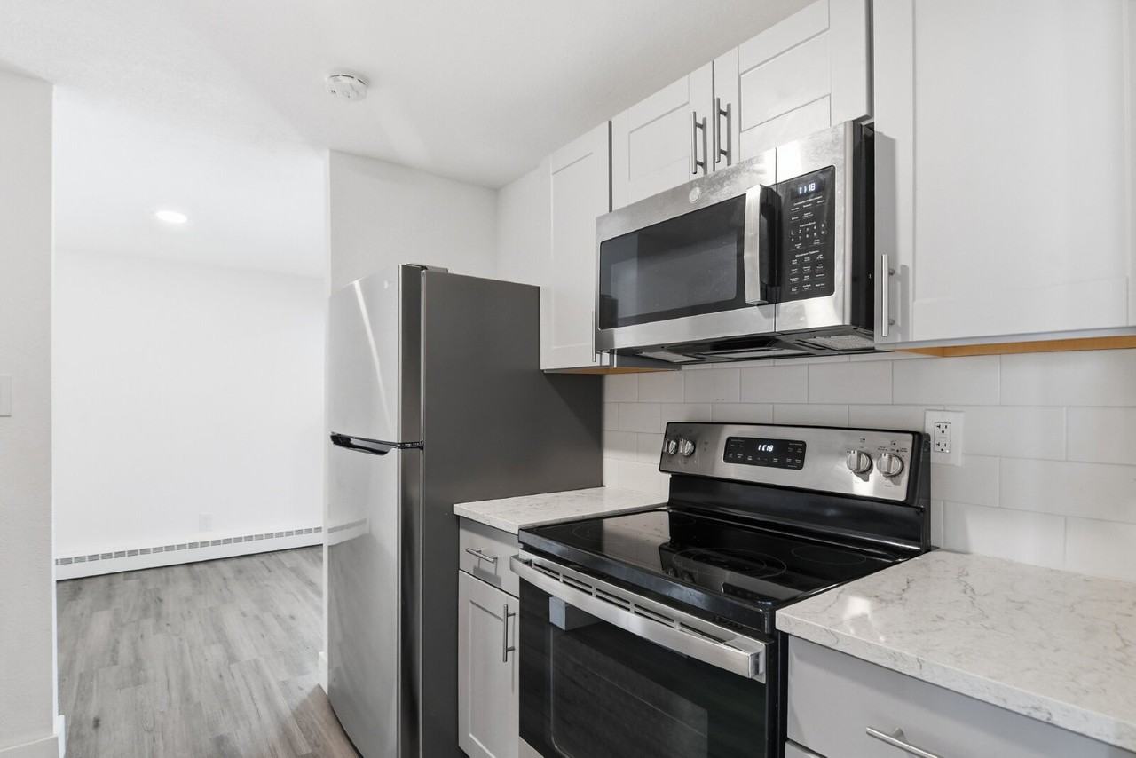 16432 E 13th Pl #4 - Photo 4 of 34