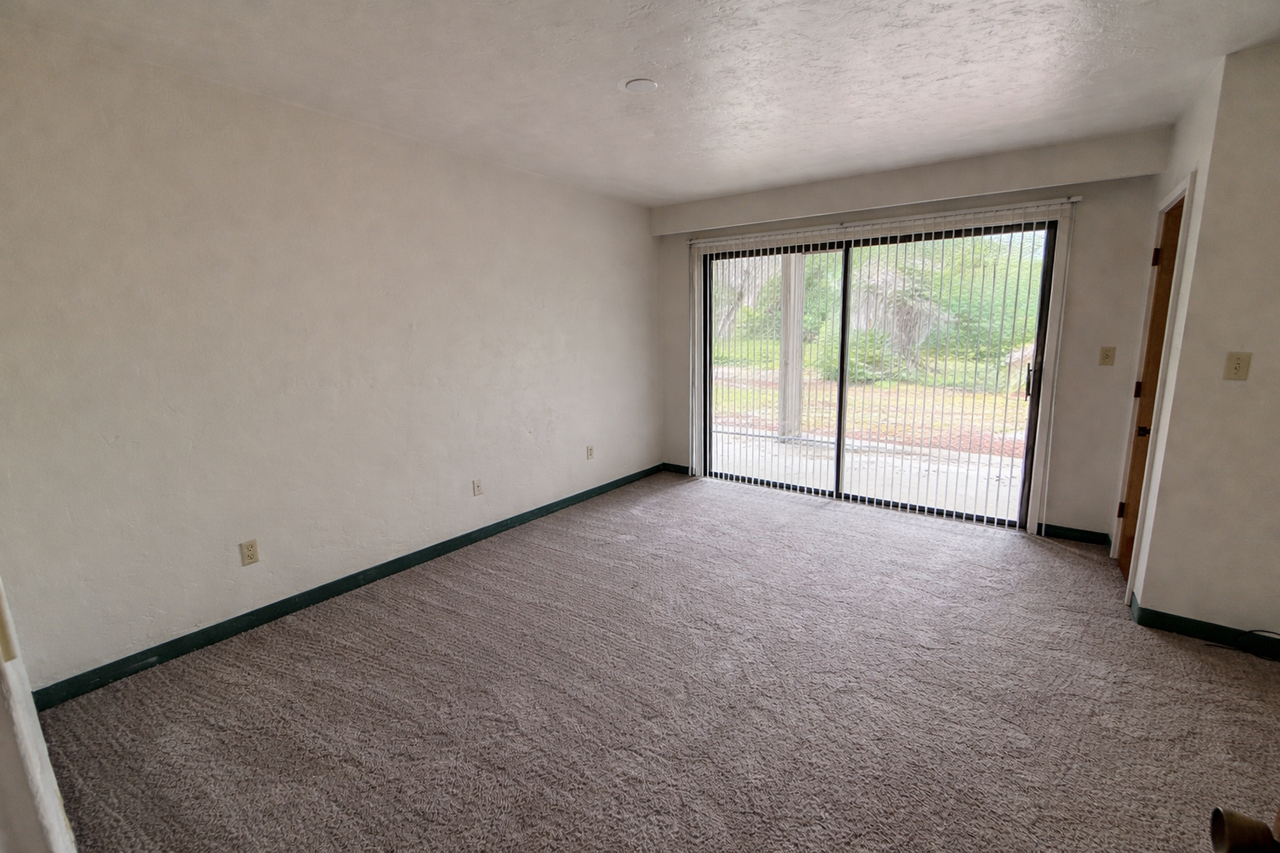 940 Tennis Way - Photo 3 of 5