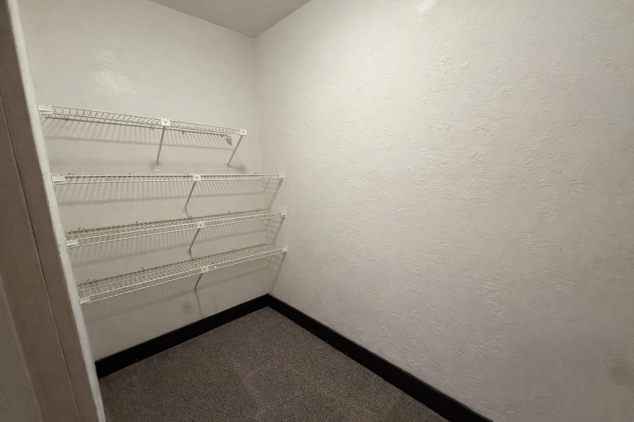 940 Tennis Way - Photo 4 of 5