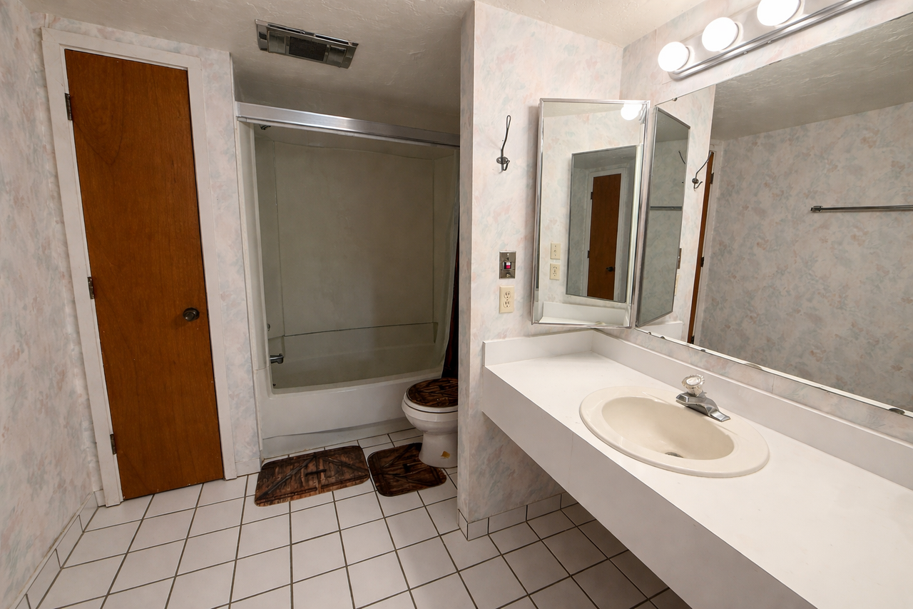 940 Tennis Way - Photo 5 of 5