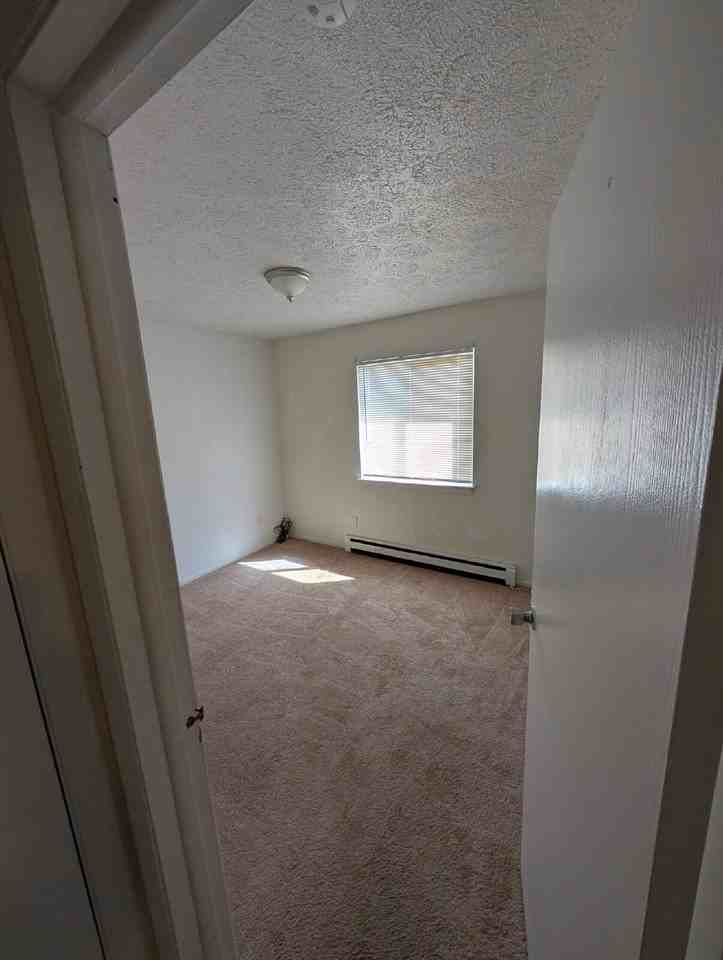 719 Peachtree Pl - Photo 5 of 11