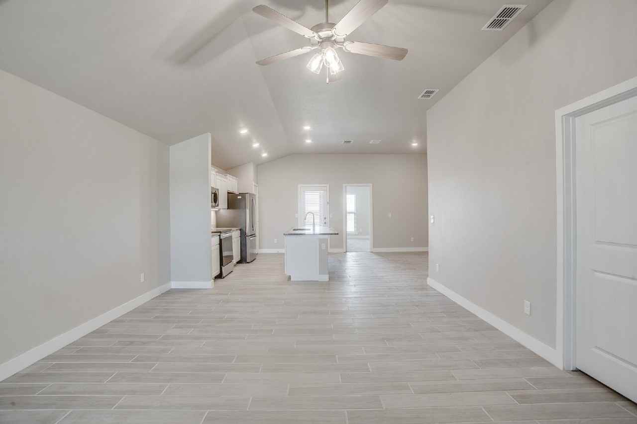 1905 140th St - Photo 2 of 19