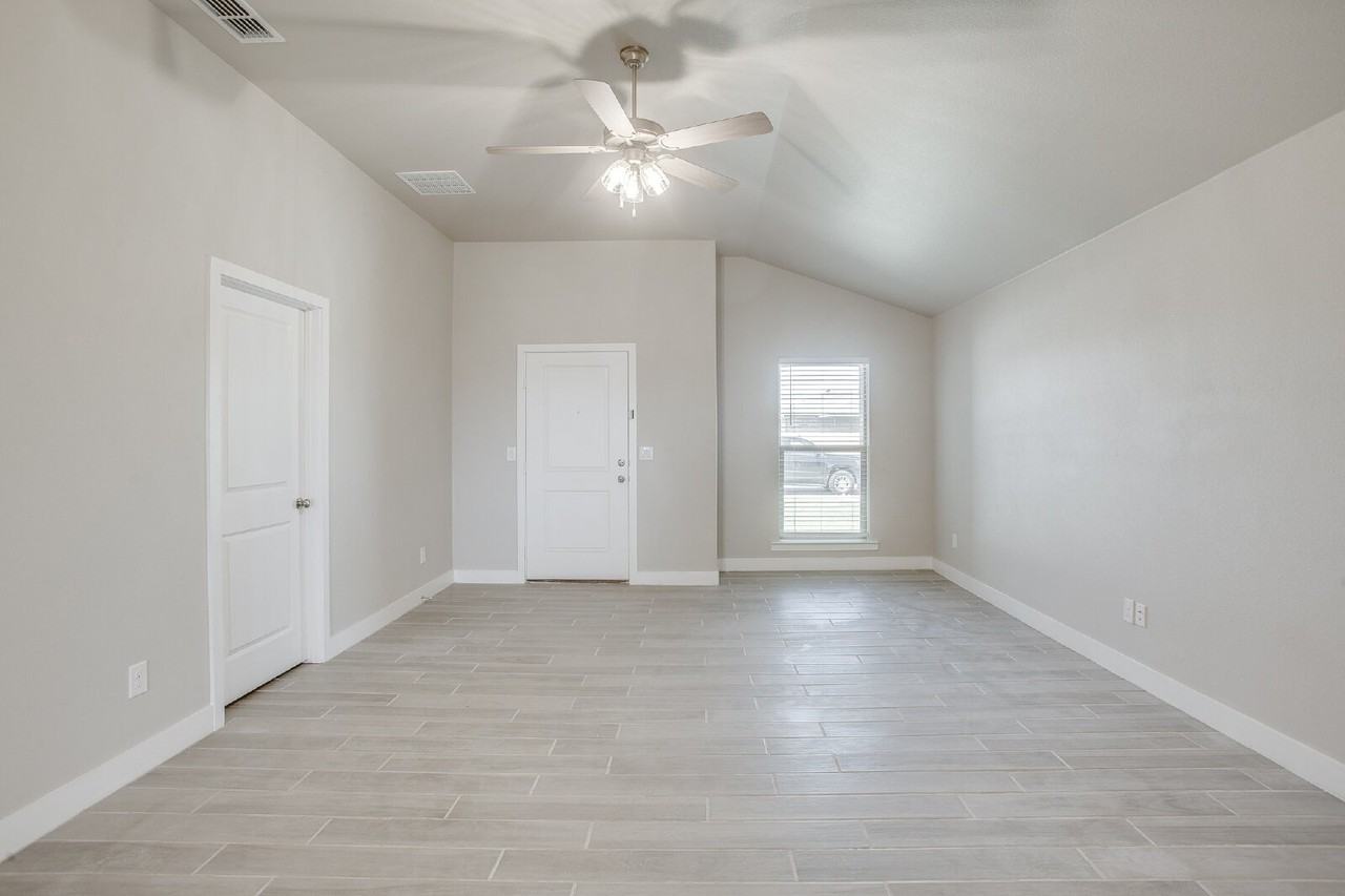 1905 140th St - Photo 3 of 19