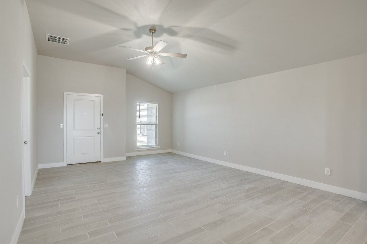 1905 140th St - Photo 4 of 19