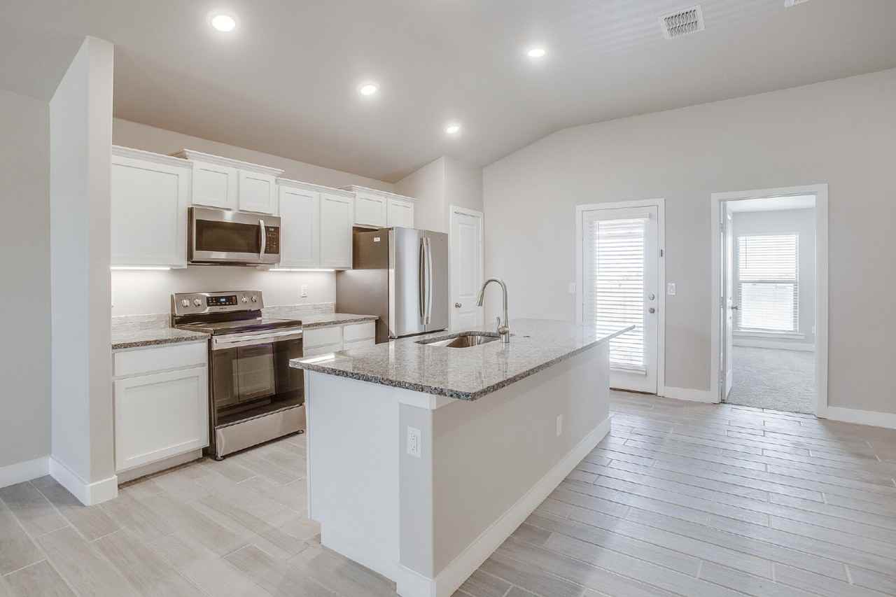 1905 140th St - Photo 5 of 19