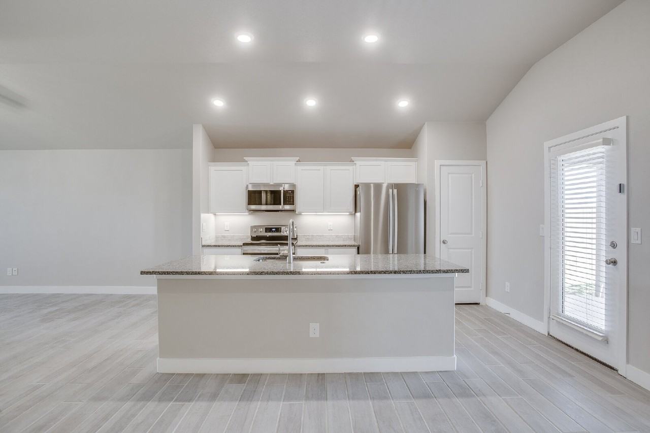 1905 140th St - Photo 6 of 19
