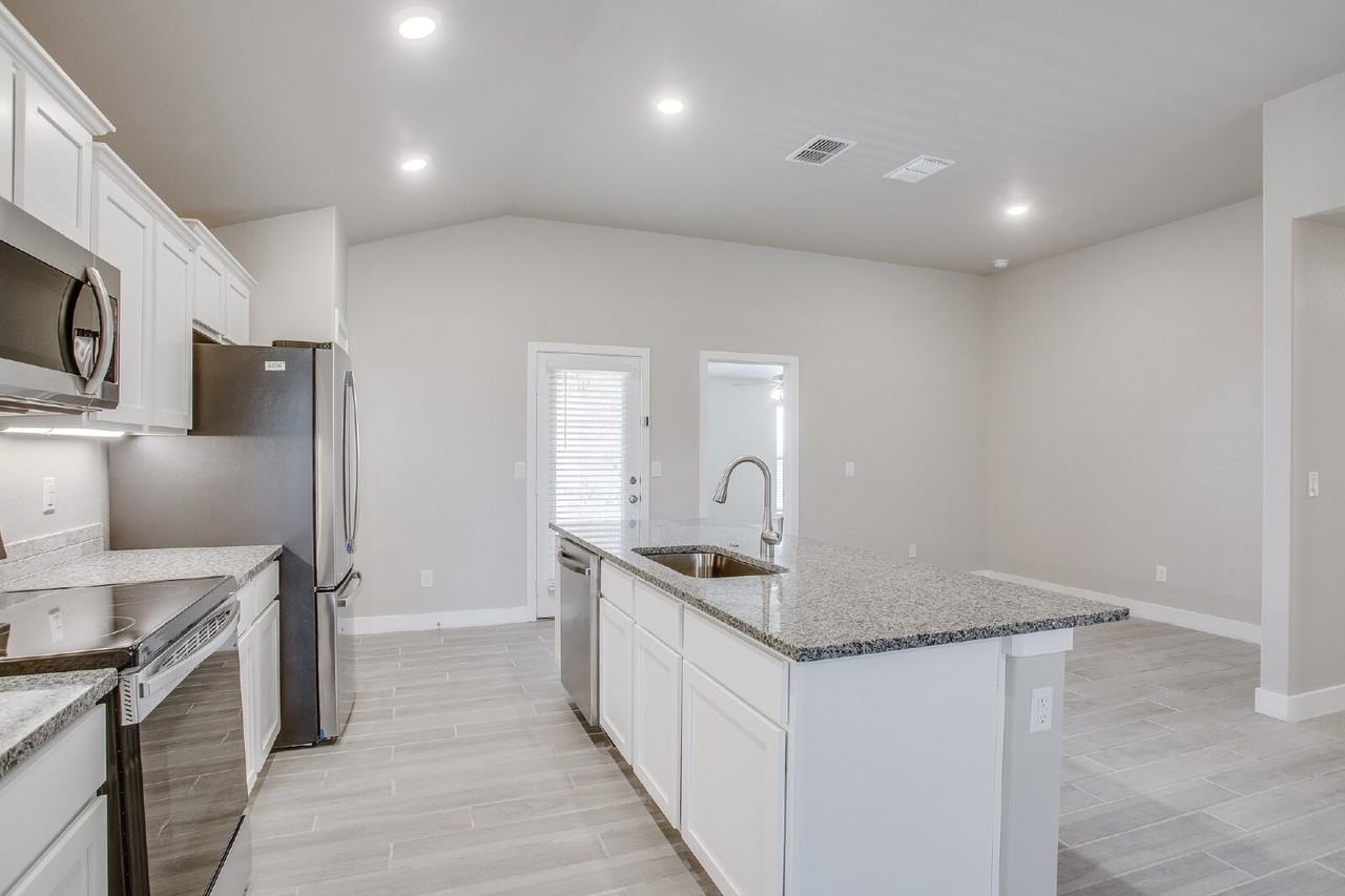 1905 140th St - Photo 7 of 19