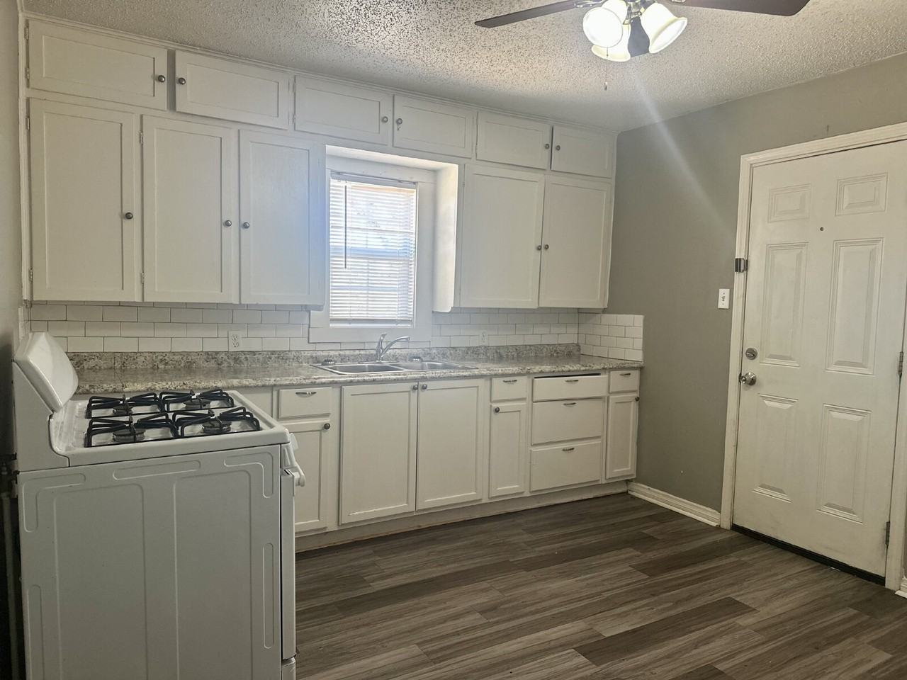 2816 40th St - Photo 4 of 10