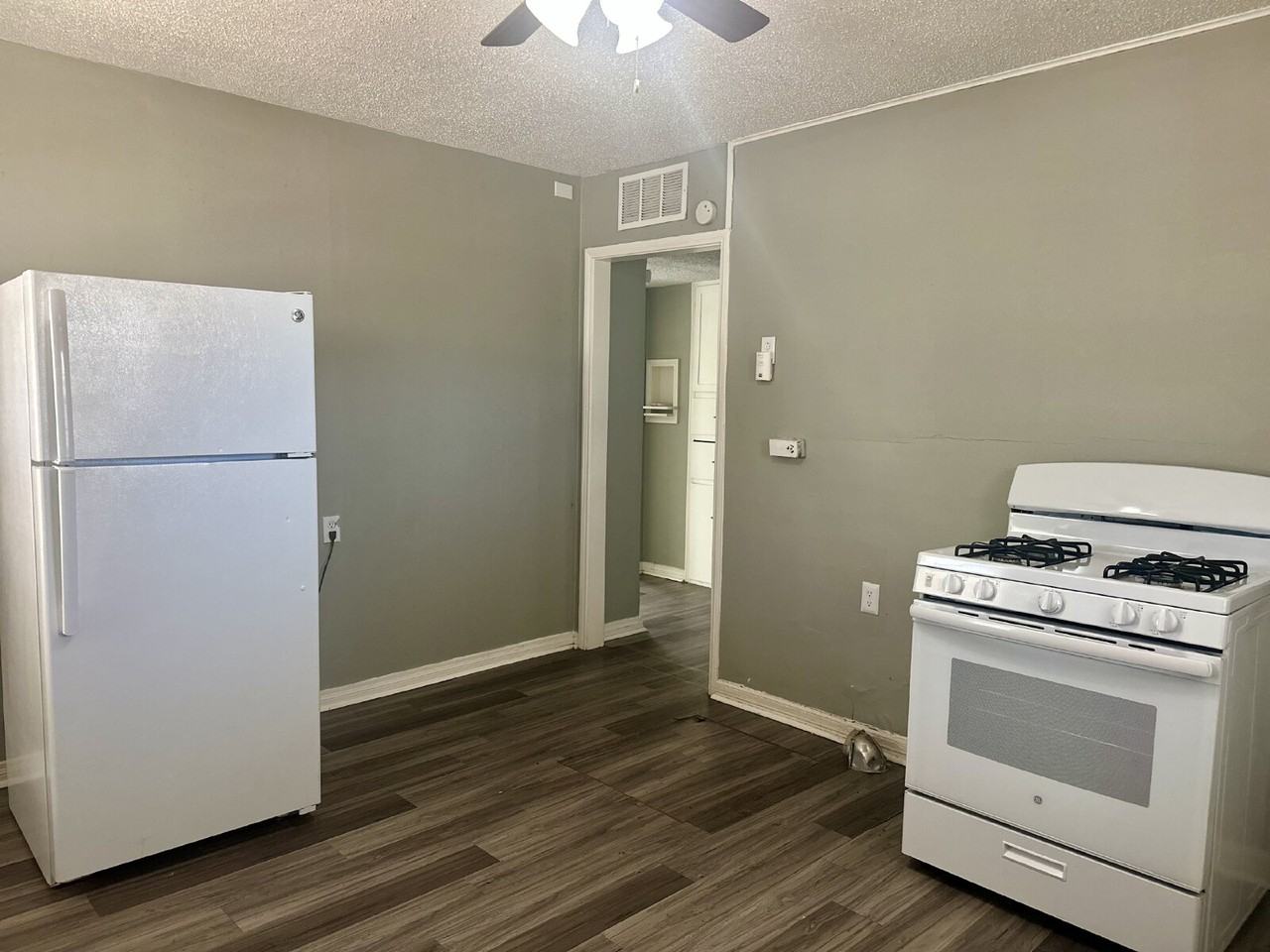 2816 40th St - Photo 5 of 10