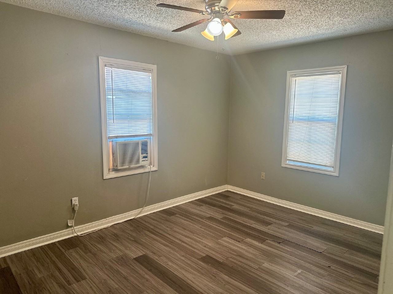 2816 40th St - Photo 6 of 10