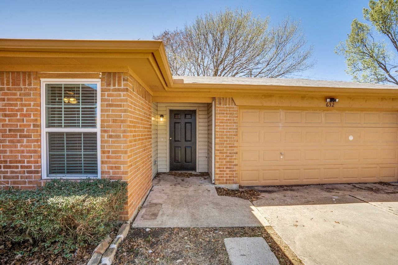 632 Plainview Dr - Photo 2 of 50