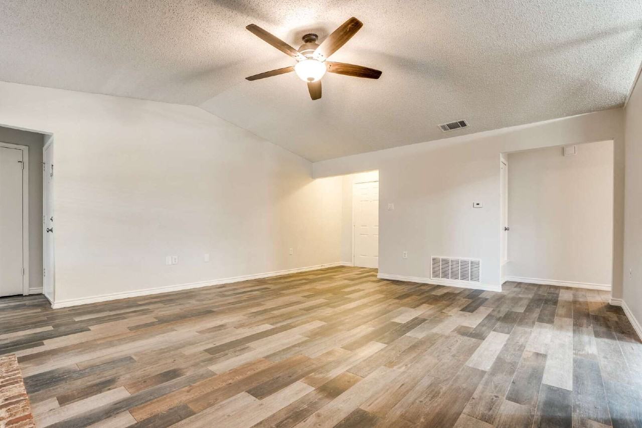 632 Plainview Dr - Photo 3 of 50