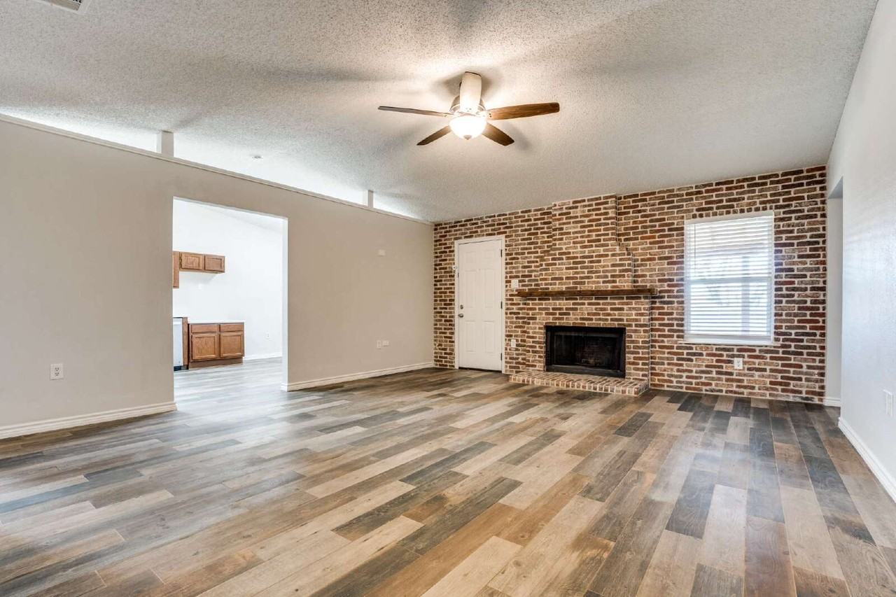 632 Plainview Dr - Photo 5 of 50