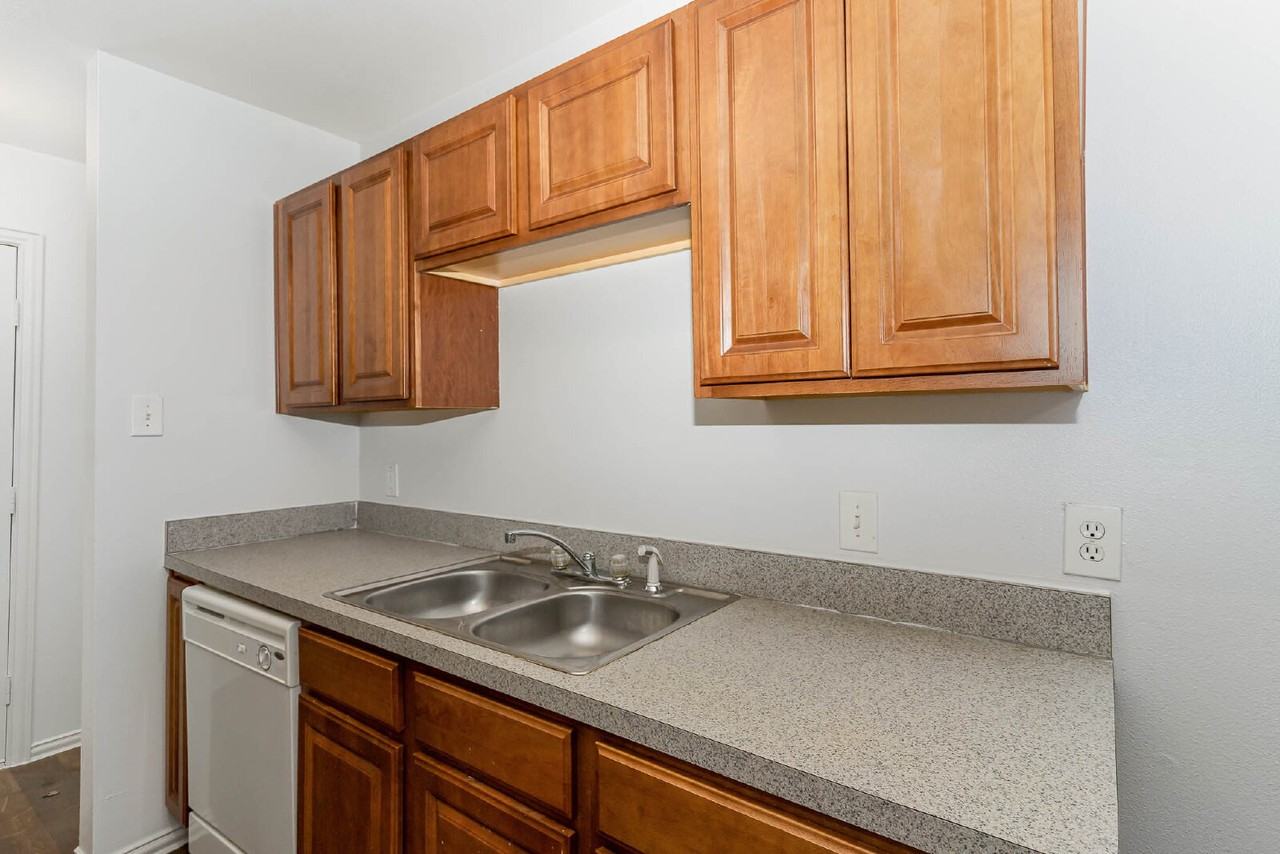 2907 Lasalle St - Photo 2 of 25