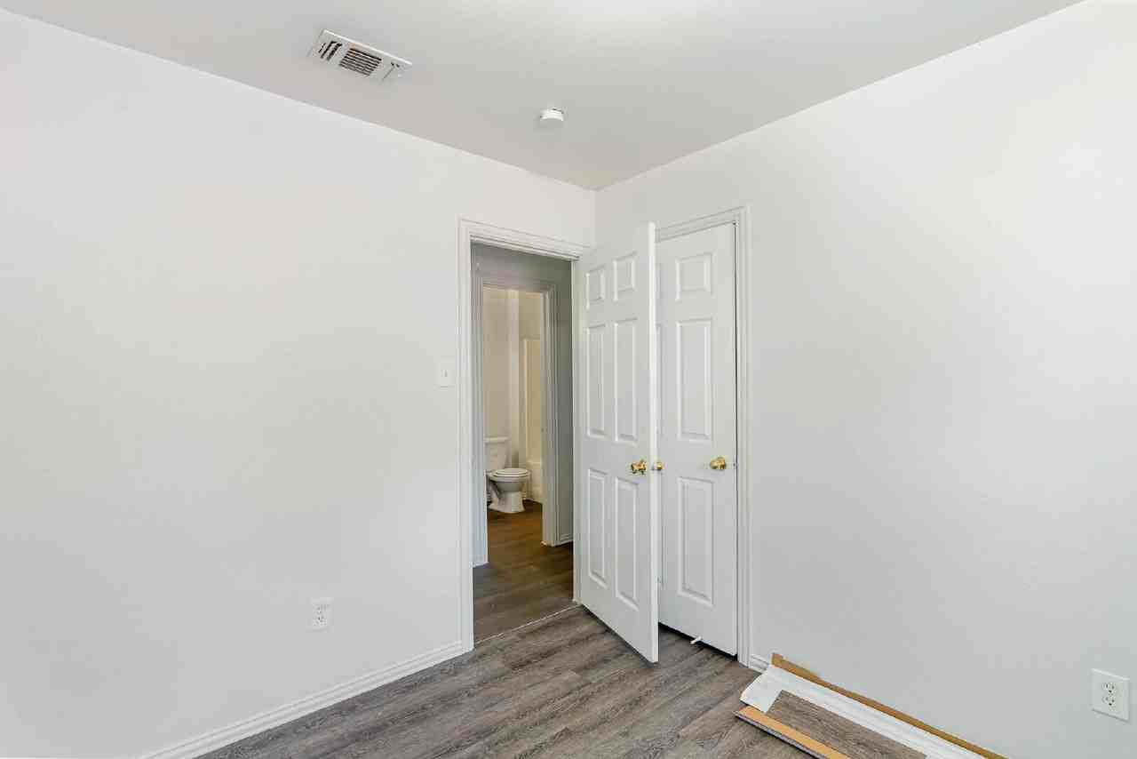 2907 Lasalle St - Photo 3 of 25