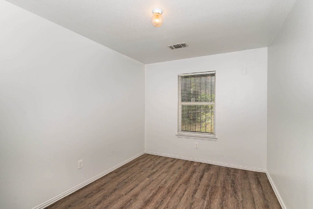 2907 Lasalle St - Photo 5 of 25
