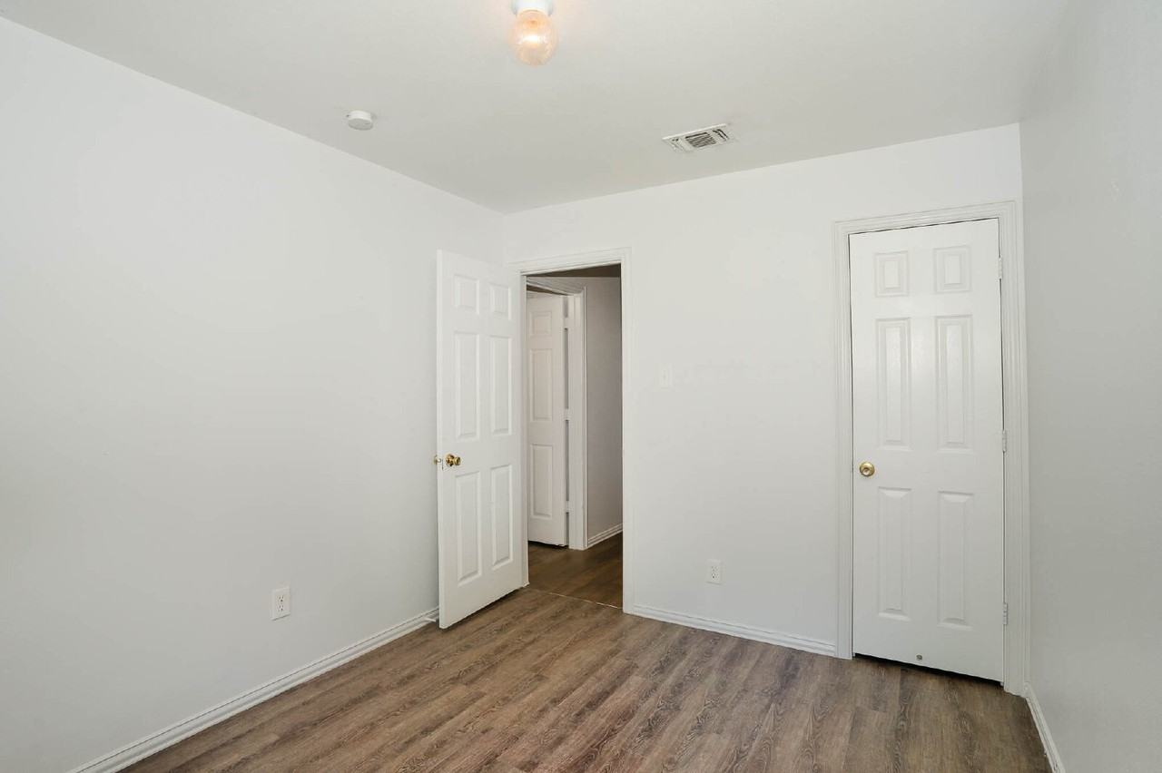2907 Lasalle St - Photo 6 of 25