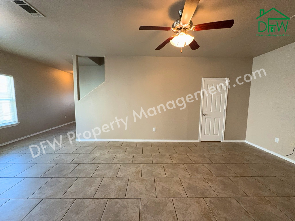 704 E College St - Photo 3 of 32