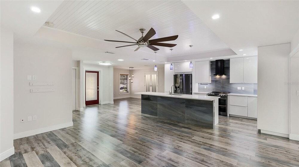 3525 Riviera Dr - Photo 5 of 25