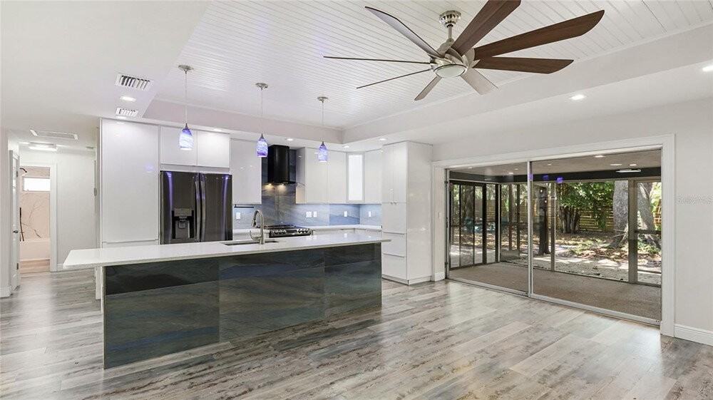 3525 Riviera Dr - Photo 6 of 25