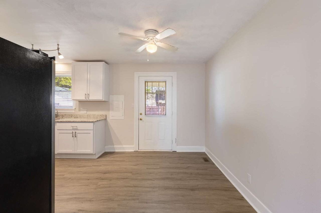 1115 Wright Ave - Photo 3 of 10