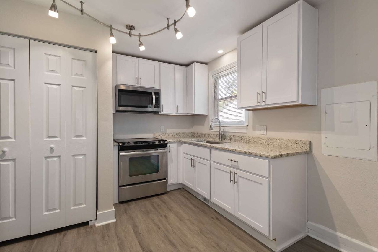 1115 Wright Ave - Photo 5 of 10