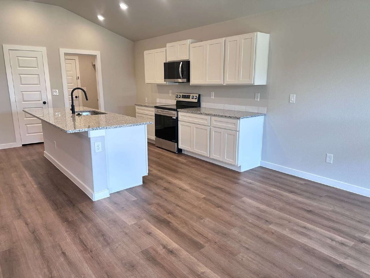 307 E 24th St - Photo 4 of 15