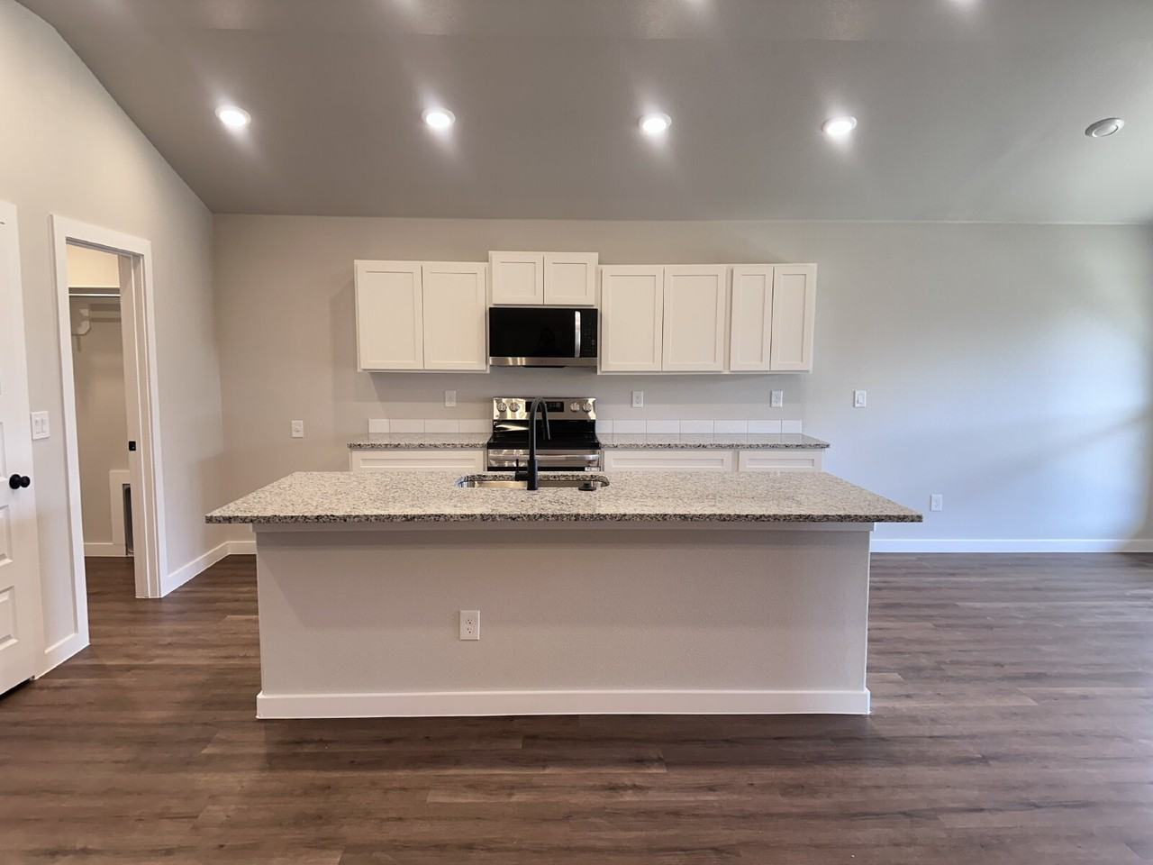 307 E 24th St - Photo 6 of 15