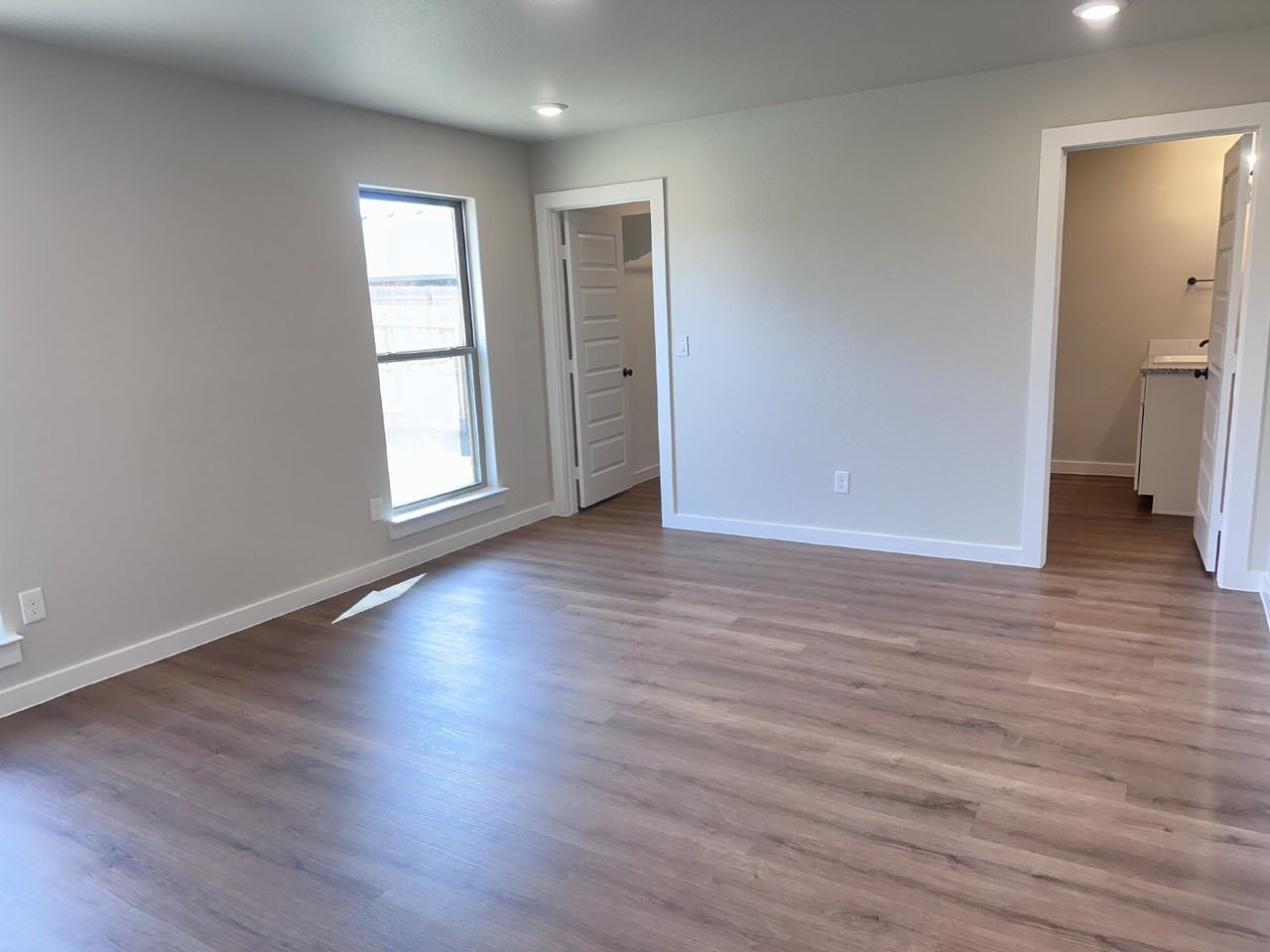 307 E 24th St - Photo 7 of 15