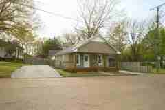204 Oakland St - Photo 1 of 1