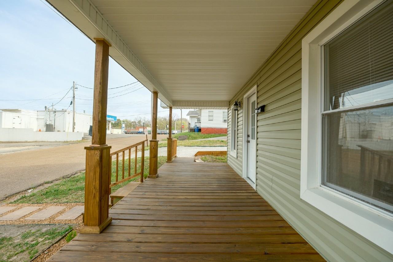 204 Oakland St - Photo 3 of 12