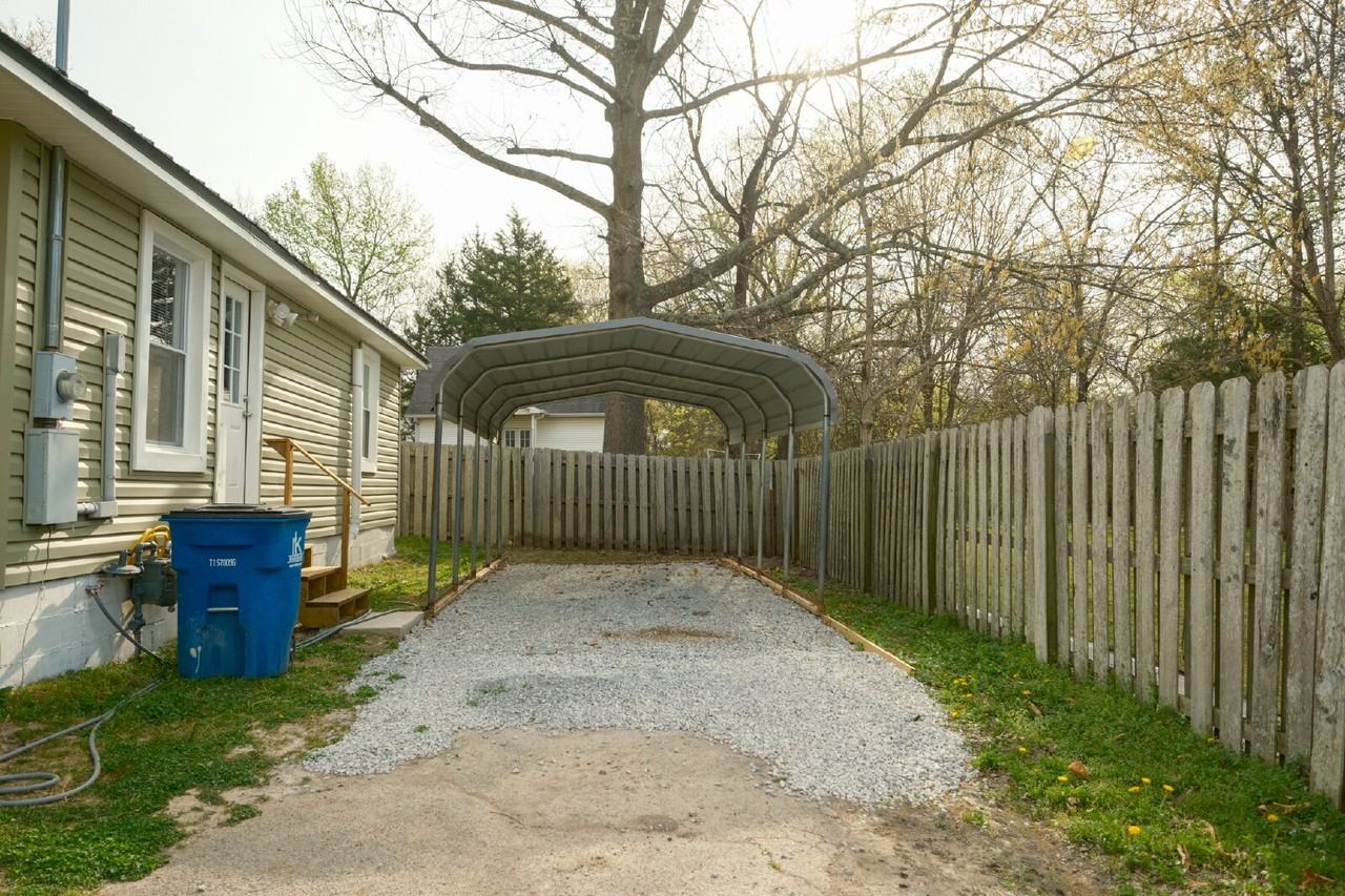 204 Oakland St - Photo 4 of 12