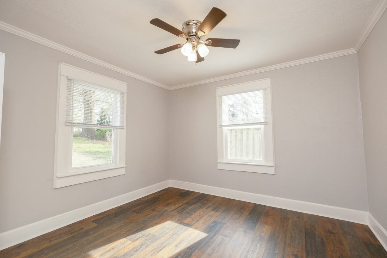 204 Oakland St - Photo 6 of 12